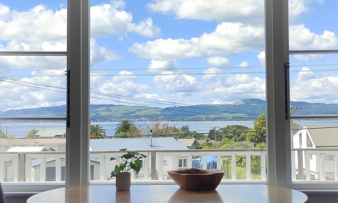 Kawaha Point House | Lake, mountain view cottage - Entire house