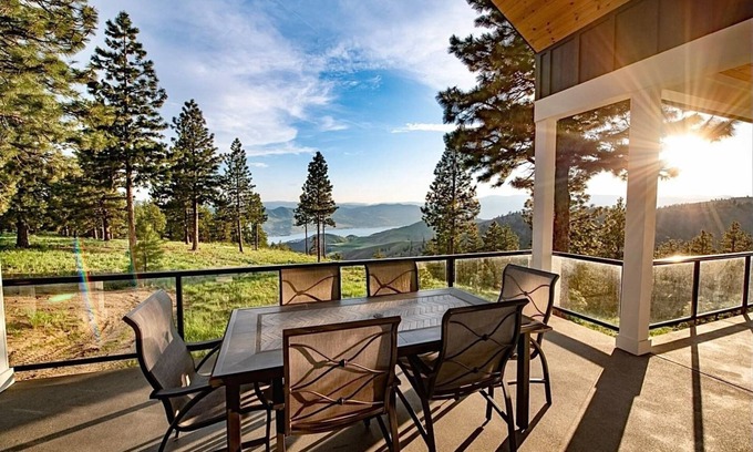 Chelan House | Lake+mtn views | Hot tub | Seclusion in the hills