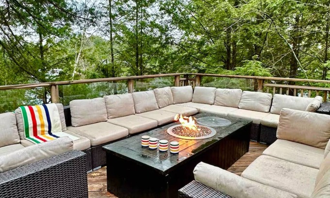 Bracebridge Cottage | Lake Muskoka Island Cottage boat access only