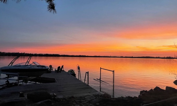 Bala Cottage | Lake Muskoka waterfront cottage with the most amazing sunsets!