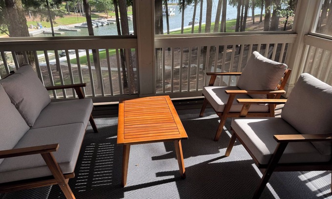 Lake Oconee Condo | Lake Oconee - Waterfront 3 BR, 3 BA condo inside Reynolds, Greensboro, GA.
