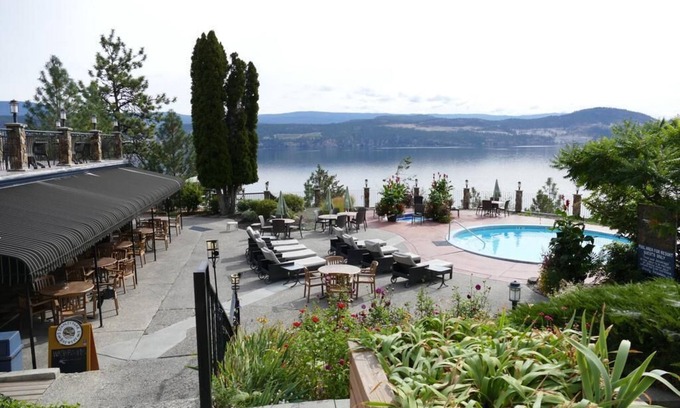 Central Okanagan Resort | Lake Okanagan Resort, 1 bedroom condo, lake front, steps to beach.