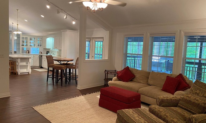 Mount Ida House | Lake Ouachita private 6 bed home located in Mountain Harbor!