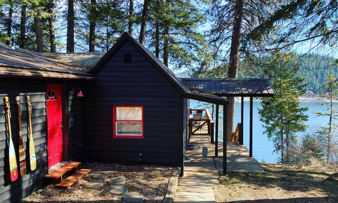 Sagle House | Lake Pend Oreille Cabin Dock, Boat Lift, Hot Tub