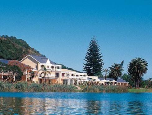 Sedgefield Hotel | Lake Pleasant Hotel
