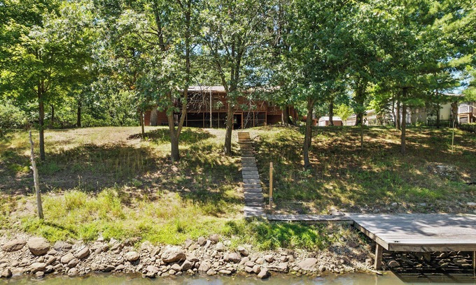 Montello House | Lake Puckaway Retreat