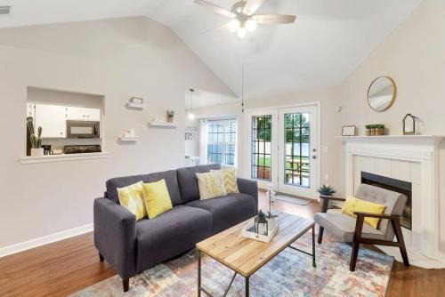 Pooler House | Lake Retreat near Savannah