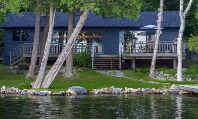 Minett Cottage | Lake Rosseau escape: vibrant fall colours, stunning views and luxury new build.