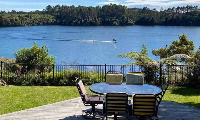 Tikitere House | Lake Rotoiti Views, Tikitere - Stunning Lake Views