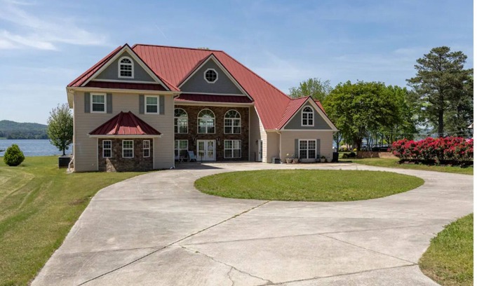 Guntersville House | Lake Side Mansion