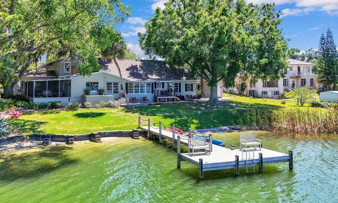 Winter Haven House | Lake Silver Retreat – 5BR Lakefront Home w/Dock, Kayaks & Legoland-Themed Room – Perfect Getaway!