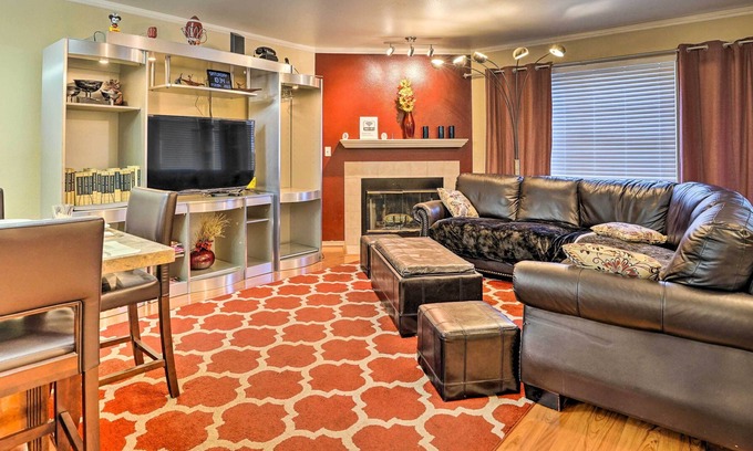 West Lake Stevens Condo | Lake Stevens Vacation Rental: 3 Mi to Water!