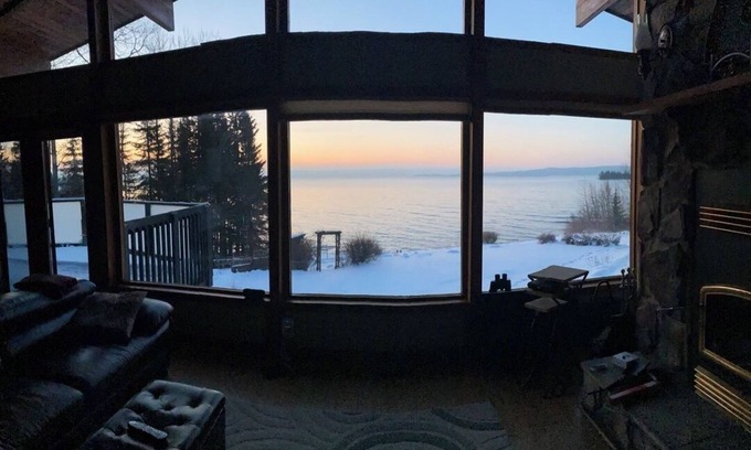 Shuniah Cottage | Lake Superior Cottage with Million dollar view - 3 +1 bedrooms and 2 car garage