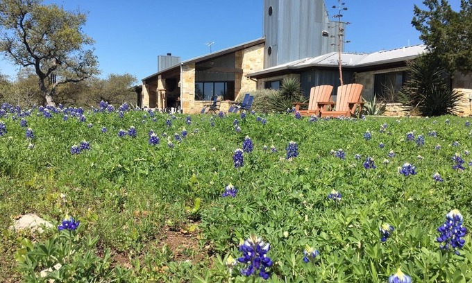 Oatmeal House | Lake Travis Waterfront, Pool, Pool Table, Shuffleboard, Ping Pong, Sleeps 25