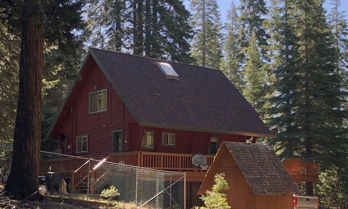 Lake Almanor Country Club Cabin | Lake front, Private Dock, inside the country club
