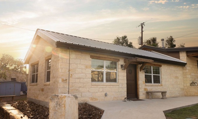 Ingram Cabin | Lake View 2 Bedroom Cabin w/Living Area and Walk in Shower