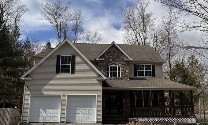 Pocono Summit House | Lake view 4-bedrooms house for 12 people in gated community in peaceful Pocono