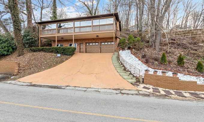 Lake Junaluska Apartment | Lake-view apartment with a full kitchen, patio, pool, tennis & basketball access