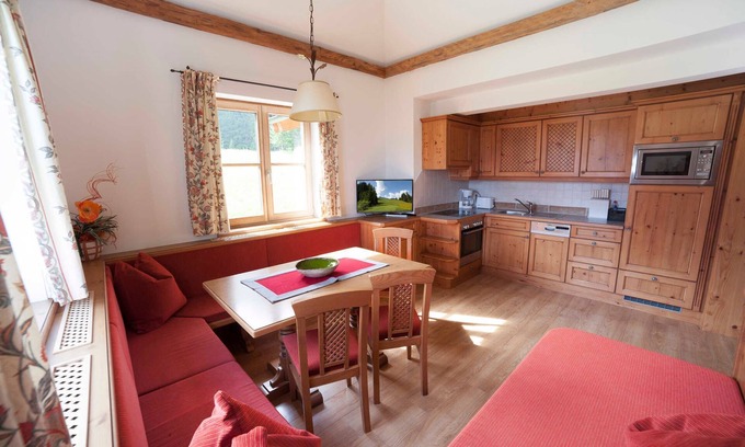 Altenmarkt im Pongau Apartment | Lake View - Apartment Hochnössler