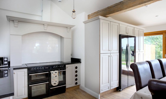 Ashby-de-la-Zouch House | Lake View Barn Beautiful 4 bedroomed conversion sleep 9 with use of private lake
