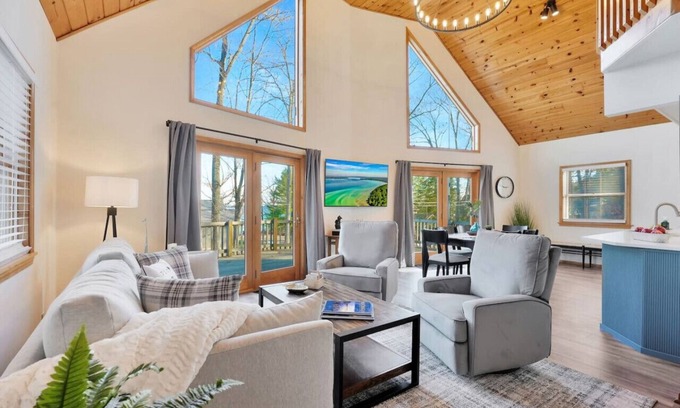 Higgins Lake House | Lake View Family Cabin Retreat EVoutlet