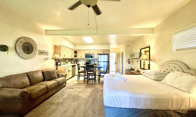 Mount Ida Apartment | Lake view King Studio with full kitchen, deck overlooking Lake Ouachita, king bed and queen sleeper sofa by RedAwning