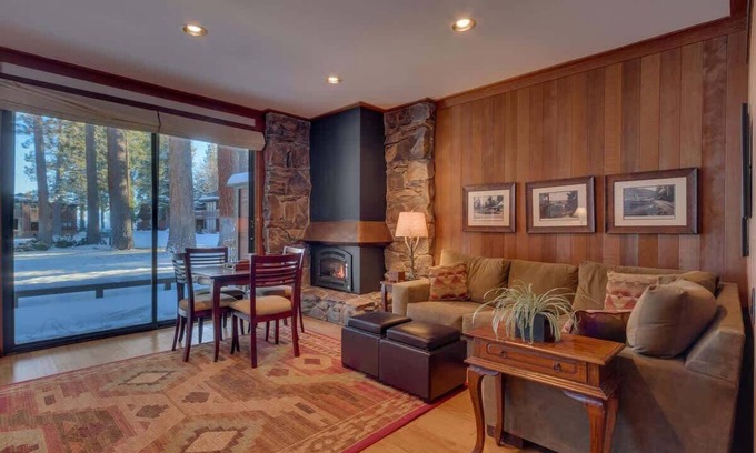 Tahoe Tavern House | Lake View|Pier|Bouys|Pickleball|Walk to Town