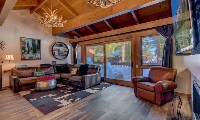 Tahoe Sierra Estates Condo | Lake View|Pier|Bouys|Pickleball|Walk to Town