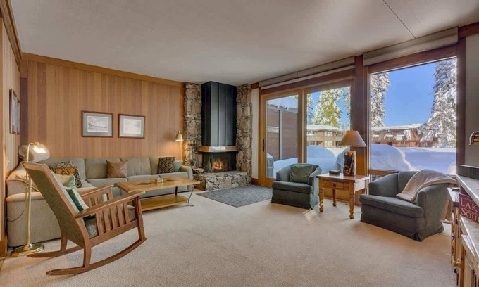 Tahoe Sierra Estates House | Lake View|Pier|Bouys|Pickleball|Walk to town
