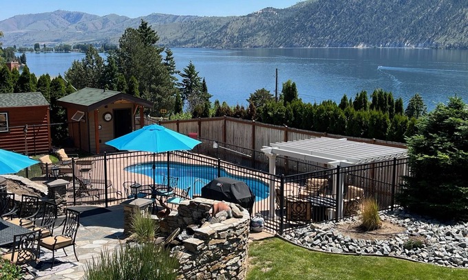 Willow Point House | Lake View Sleep 12 Pool Hot Tub Game House April 1 Pool Opening!
