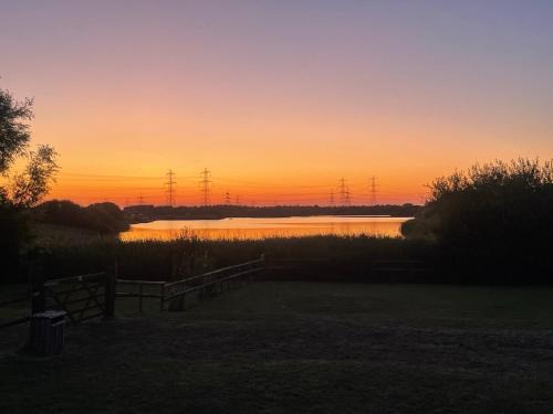 Lydd Apartment | Lake View Suite, Romney Marsh