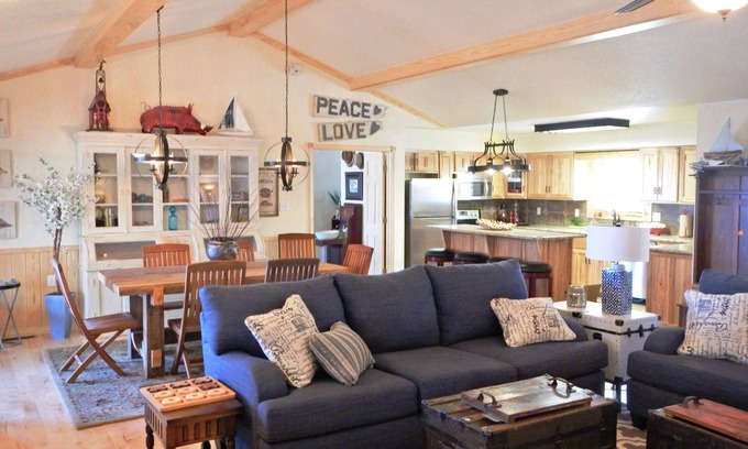 Mount Ida Cottage | Lake view three bedroom, three bath cottage with private hot tub overlooking Lake Ouachita. by RedAwning