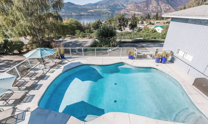Manson House | Lake View, View Deck & Private Pool!