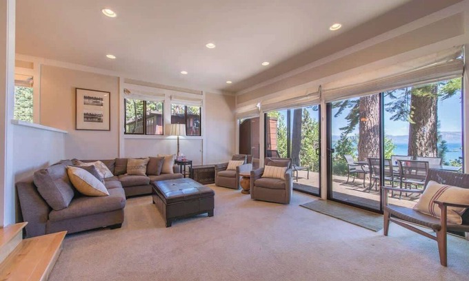 Tahoe Sierra Estates House | Lake ViewPier|Bouys|Pickleball|Walk to Town