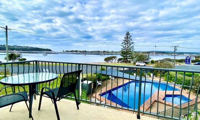 Merimbula Apartment | Lake Views at Penguin Mews
