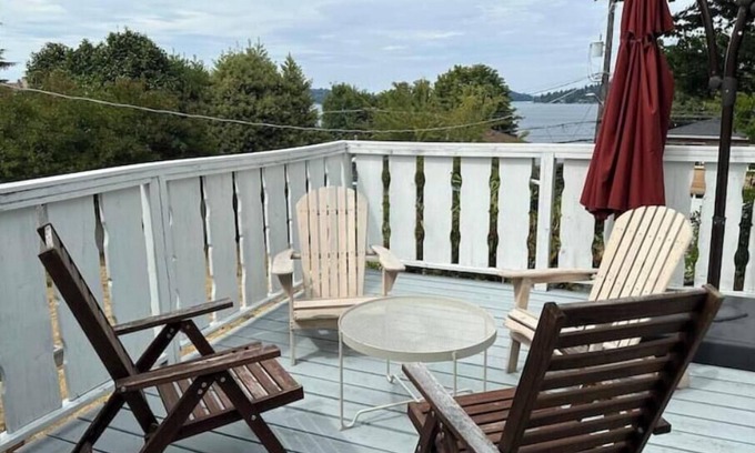Bryn Mawr-Skyway House | Lake Washington Retreat, Quiet Neighborhood w/View