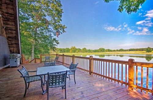Columbia House | Lakefront A-Frame Cabin with Community Perks