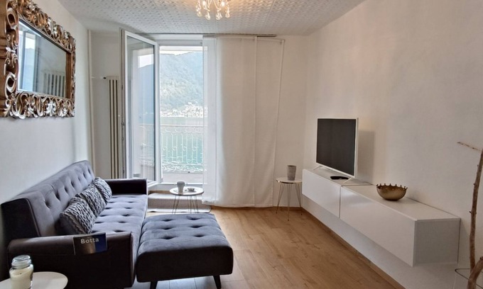 Caslano Apartment | Lakefront apartment in Caslano (Casa Celeste)