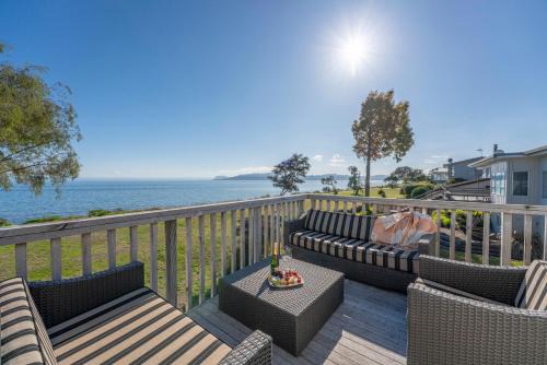Waitahanui House | Lakefront at 5 Mile - Taupo