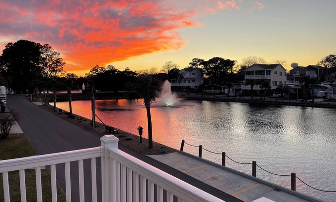 Myrtle Beach House | Lakefront Beach House FREE Waterpark & Bikes!