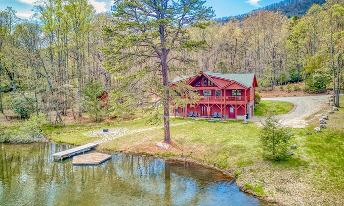 Mills River Cabin | Lakefront cabin with a balcony, firepit, wet bar, washer/dryer, dock, & AC