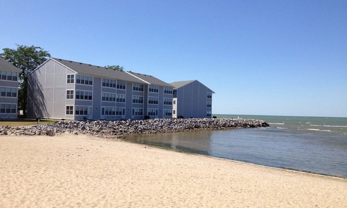 Port Clinton Condo | Lakefront Condo - Breathtaking Views, Pool/Private Beach, Walk to Jet Express!