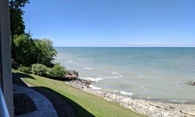 Geneva-on-the-Lake Condo | Lakefront Condo, Pool, Beach, Wineries, SPIRE