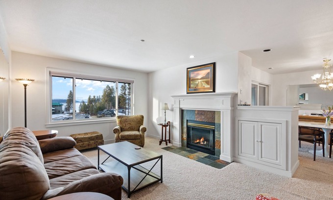 Coeur d'Alene Condo | Lakefront Condo with WiFi, Marina, & Beach Volleyball Courts