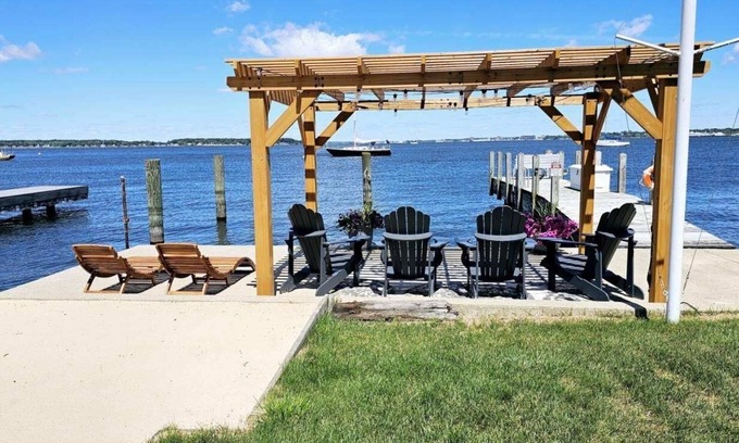 Bluffton House | Lakefront cottage on Muskegon Lake! Fire pit, 40' BOAT DOCK, near beach, shops