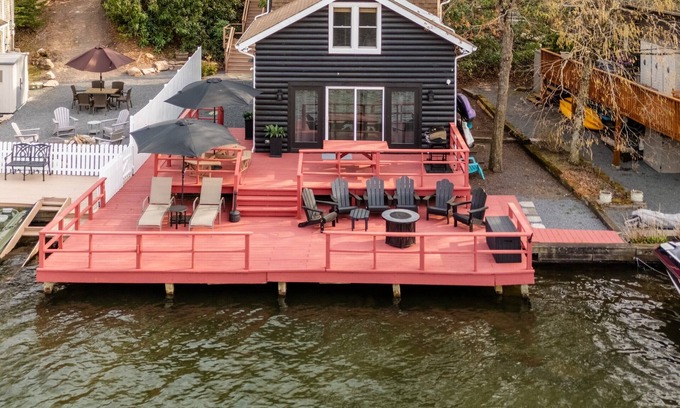 Lake Harmony Cottage | Lakefront Cottage-Ski-Golf-Snowboard- Watersports. 5 Bedrooms 9 Beds 2 Baths