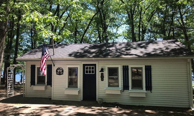 National City Cottage | Lakefront Cottage on All-Sports Bass Lake, just 15 minutes from Tawas city.
