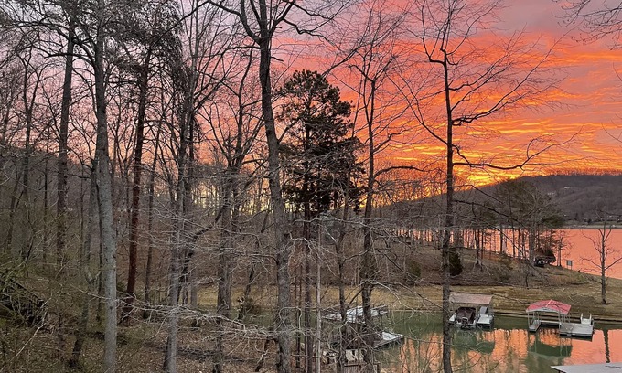 Sharps Chapel House | Lakefront Cottage with Private Dock on Norris Lake