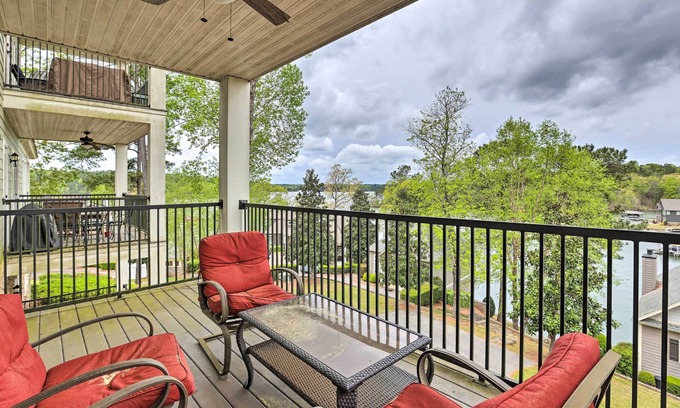 Dadeville Condo | Lakefront Dadeville Condo w/Community Boat Dock!