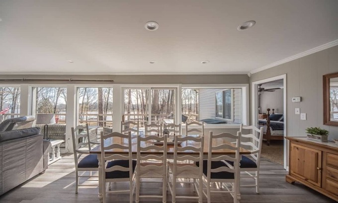 Cadiz House | Lakefront Escape-Private Dock, Fishing & Swimming